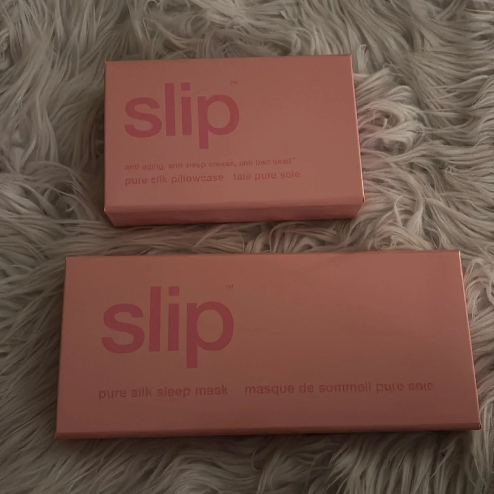 BNIB Slip Silk pillowcase and sleep mask set petal pink - Picture 1 of 7